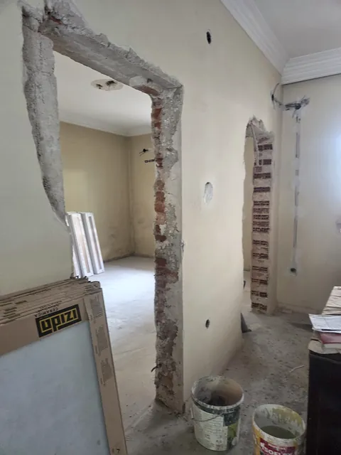 Άνοιγμα προς το διπλανό δωμάτιο